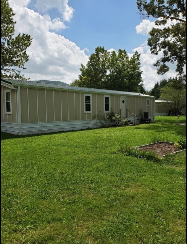 Building Photo - 50 Twin Oaks Park Dr