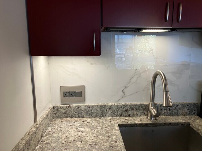 Foto del edificio - 530 W Barry Ave