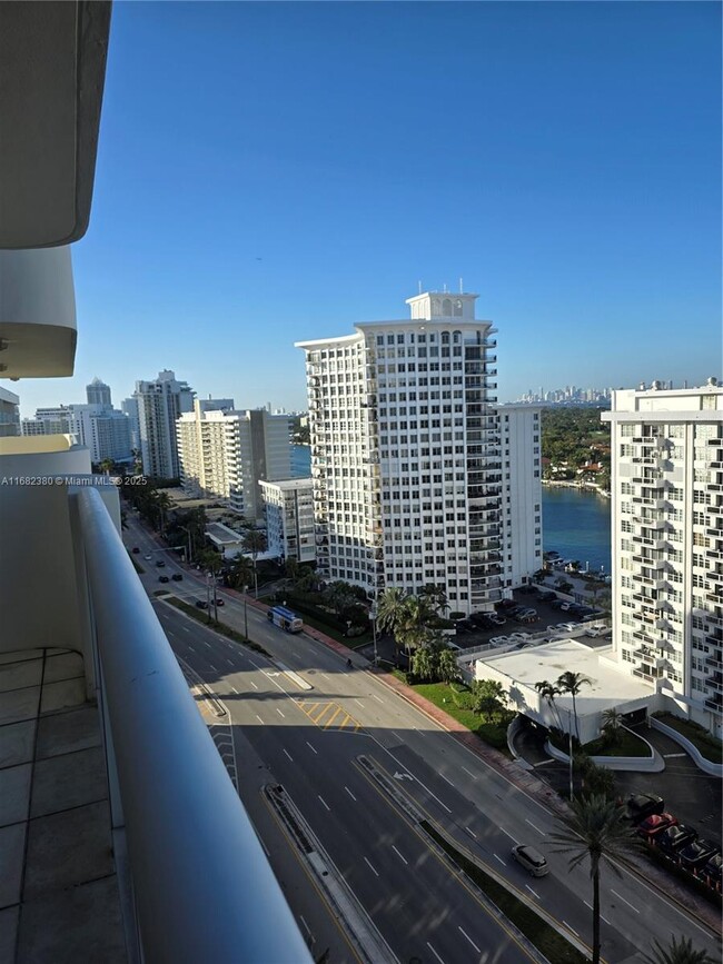 Foto del edificio - 5757 Collins Ave