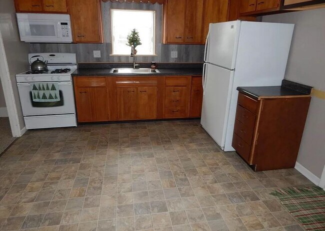 Building Photo - Two Bedroom Home