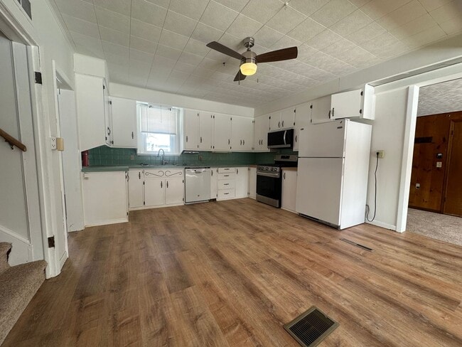 Building Photo - 100 Valley View St