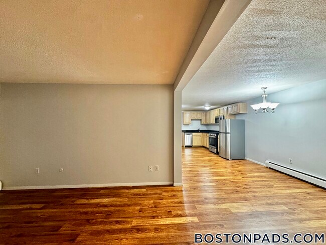 Foto del edificio - 695 N Main St