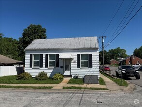 Building Photo - 201 Flower St