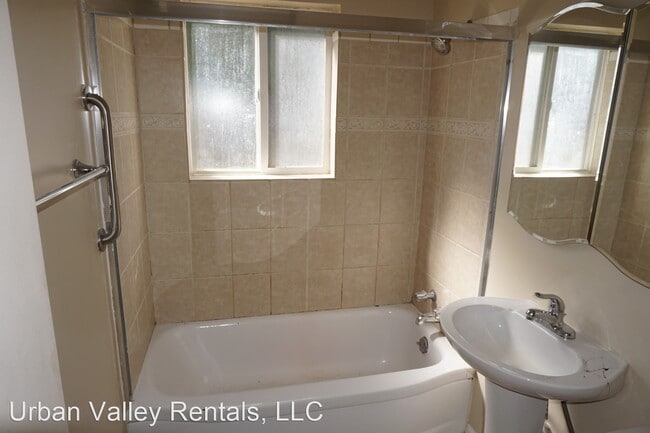 Building Photo - 2 br, 1 bath House - 730 E. 4125 S.