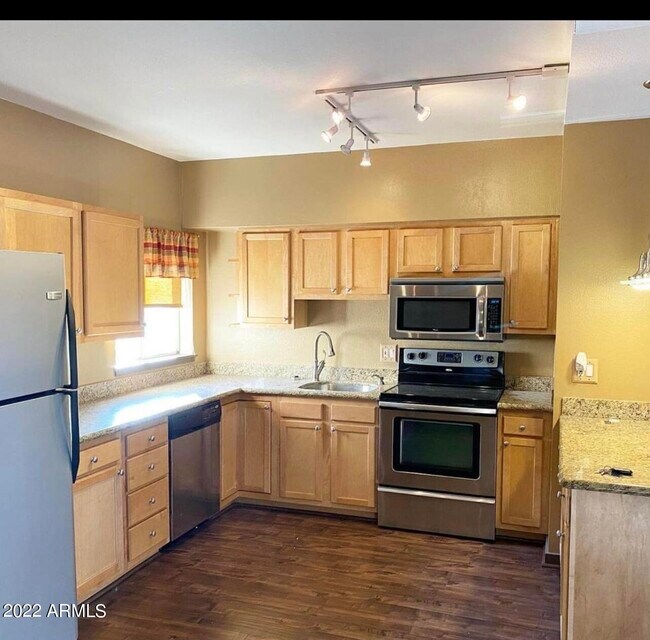 Building Photo - 353 Thomas Rd