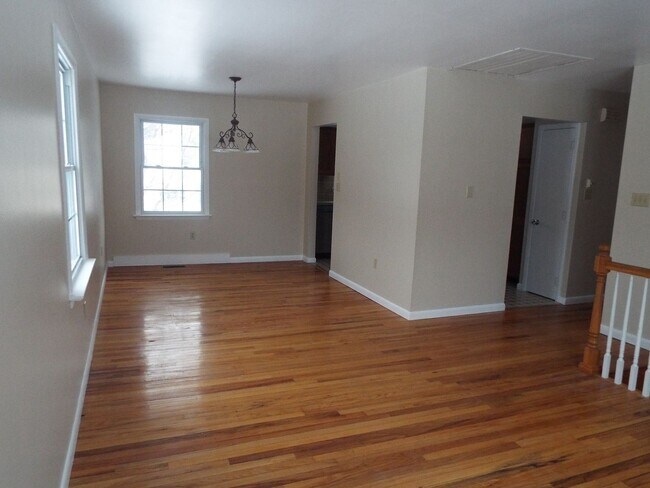 Building Photo - 3 br, 2.5 bath House - 415 FLORIN AVE
