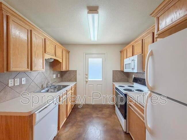 Building Photo - 5700 Luxor Dr