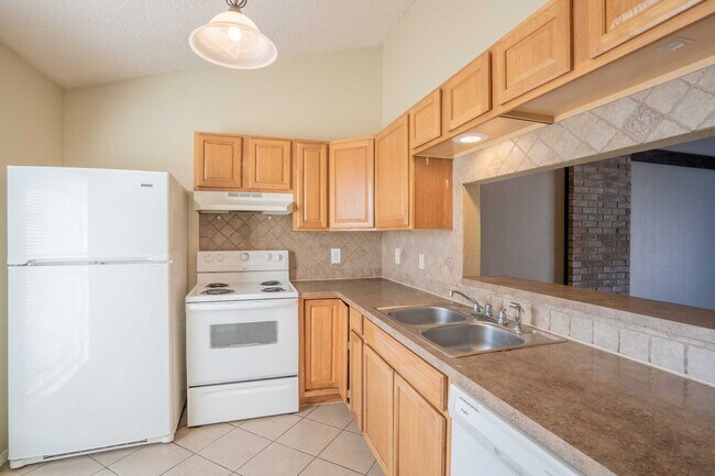 Building Photo - 3 Bedroom Duplex in Union School! Available for immediate move in!