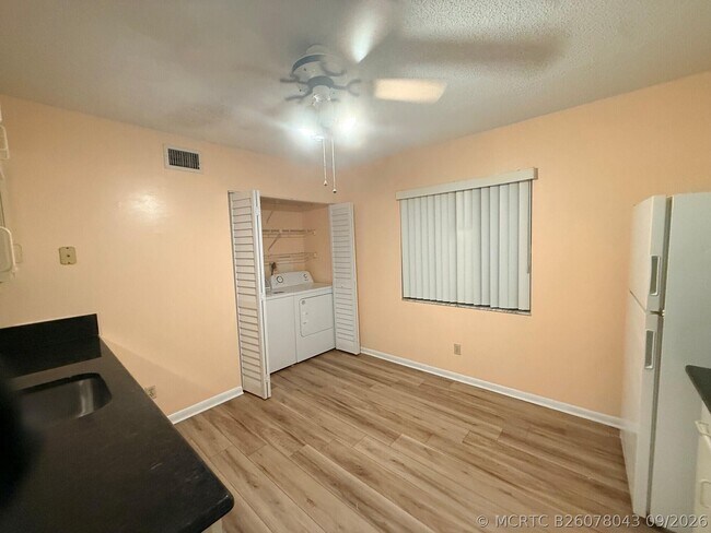 Foto del edificio - 7406 Woodmont Ave