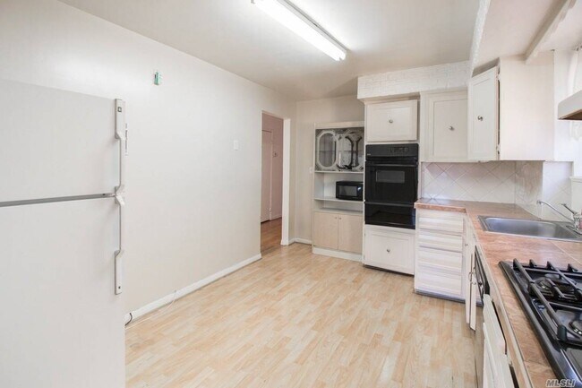 Building Photo - 66-52 Selfridge St