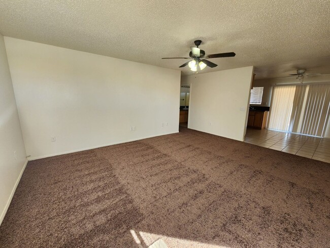 Building Photo - Spacious 3 Bedroom 2 Bathroom available now!