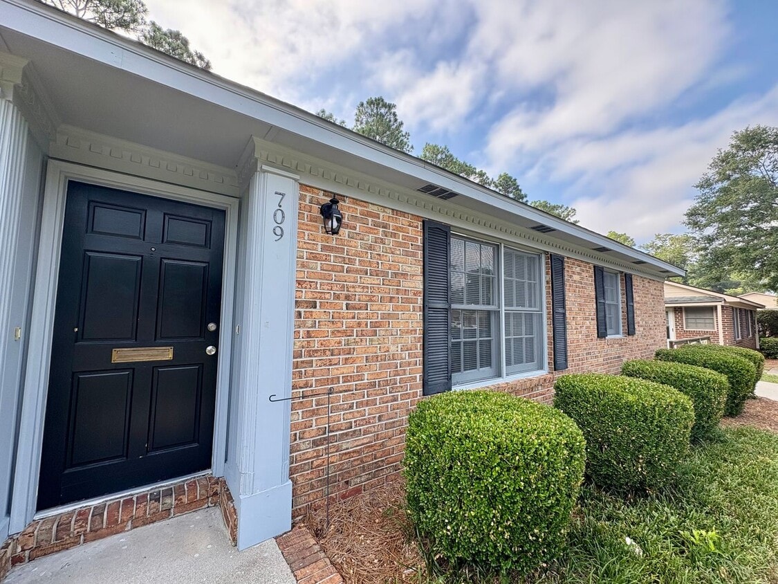 Photo - 709 Montclair Dr
