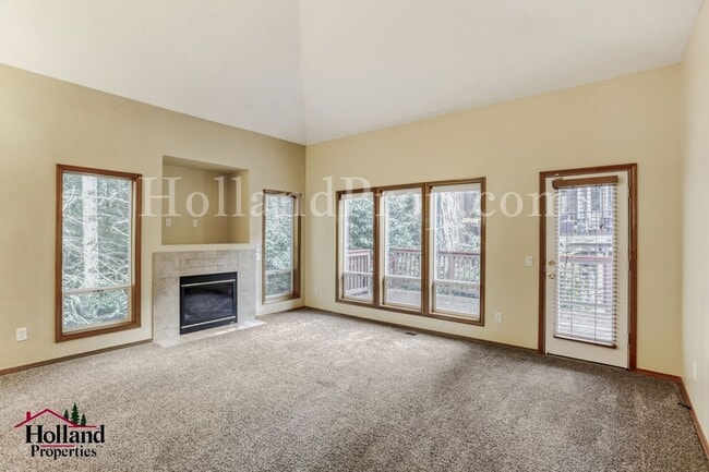 Building Photo - Serene 4-Bed Home with Huge Common Room & Deck!