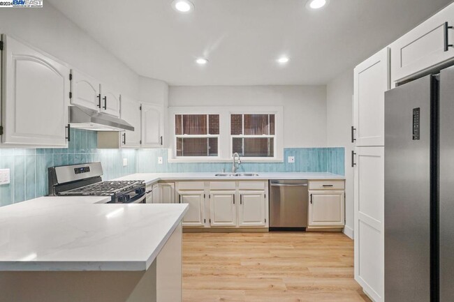 Foto del edificio - 3028 Colby St