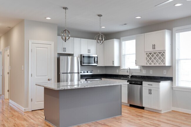 Building Photo - 1013 N 33rd St.