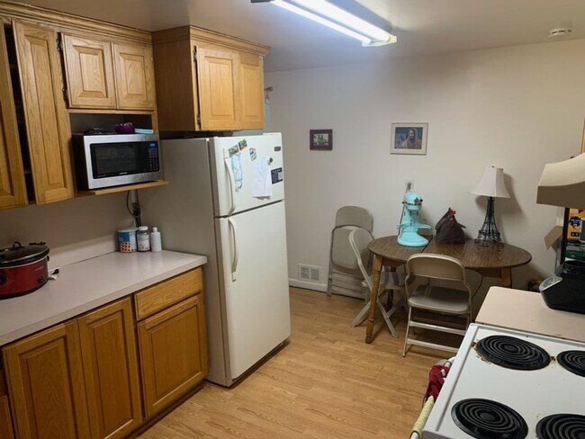 Building Photo - 2 Bedroom Apartment in Provo!