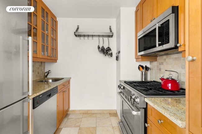 Foto del edificio - 301 E 22nd St