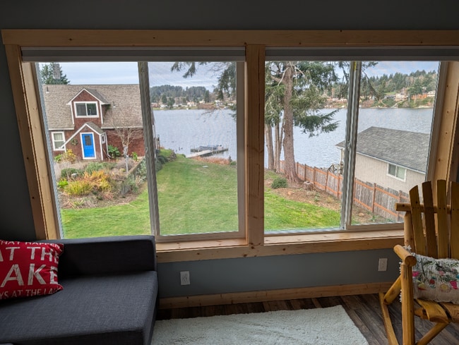 Foto del edificio - 3663 NE East Devils Lake Rd