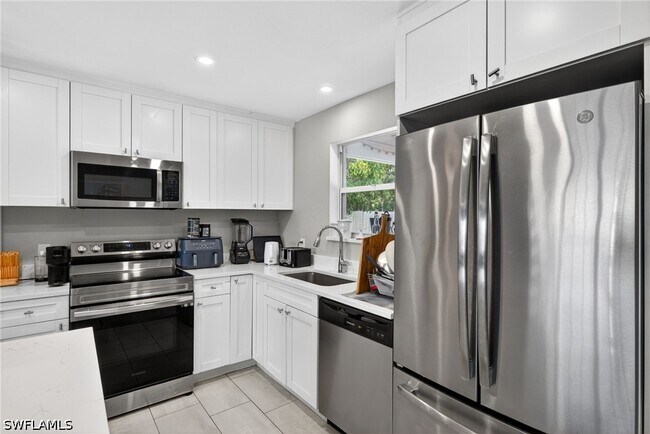 Foto del edificio - 4830 Cortez Cir