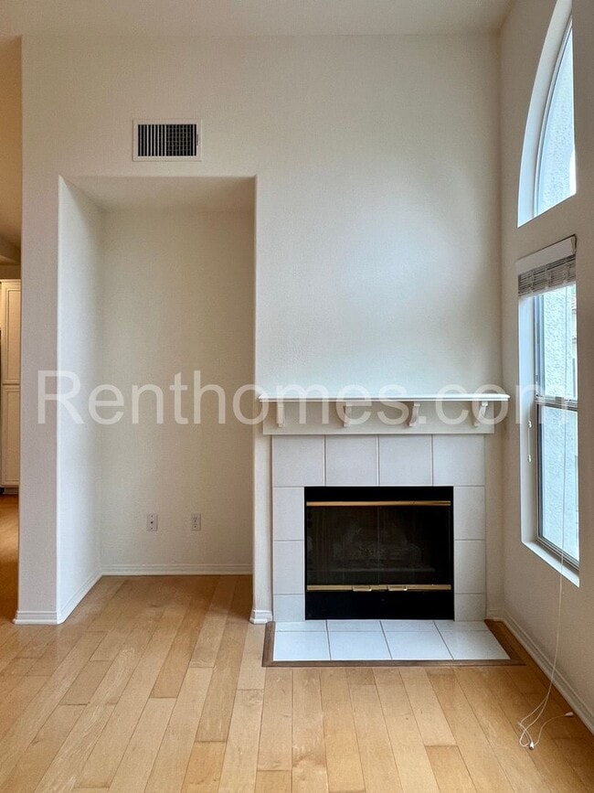 Building Photo - 11825 Miro Cir