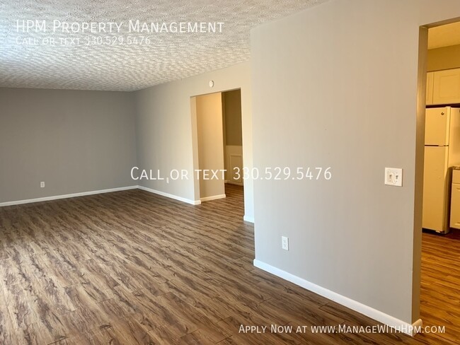 Foto del edificio - Spacious Updated Plain Township Apartment!