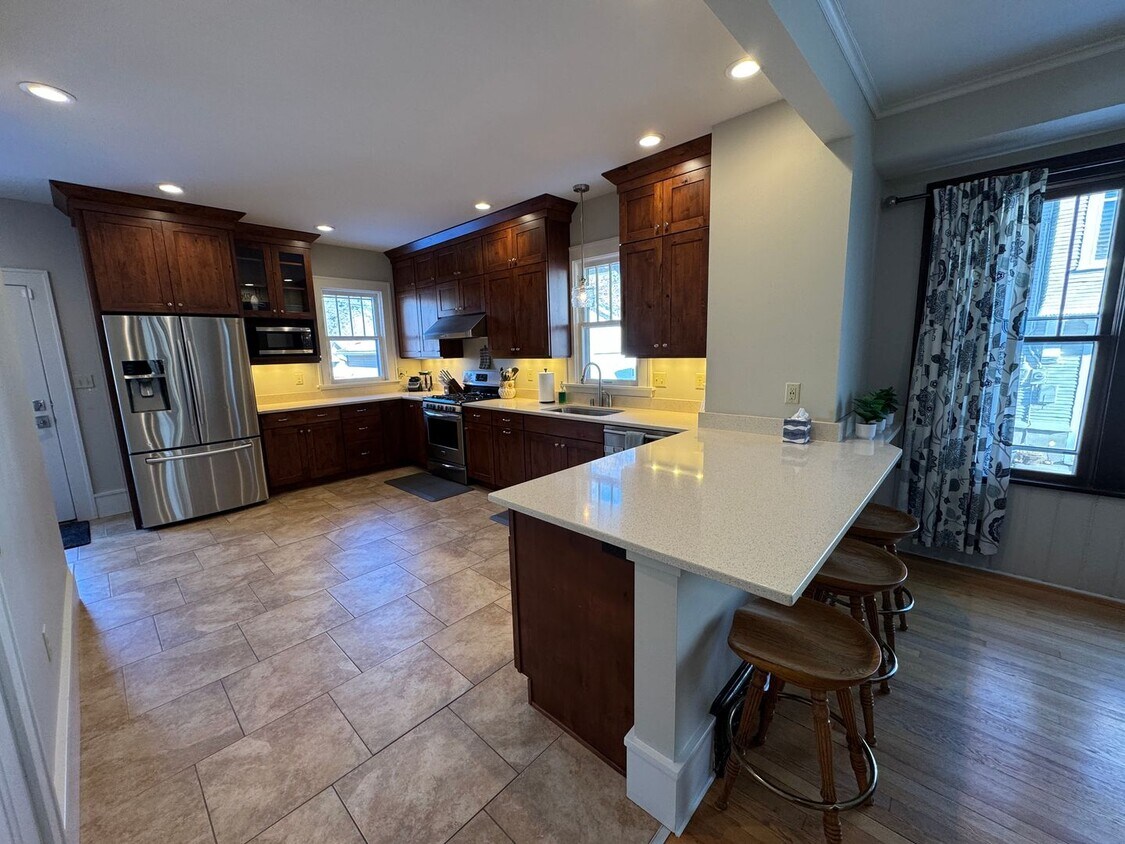 Foto principal - Fully Furnished 4-Bedroom Home Near Clinic...