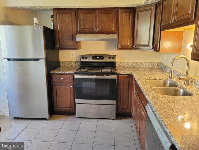 Building Photo - 7626 Green Willow Ct