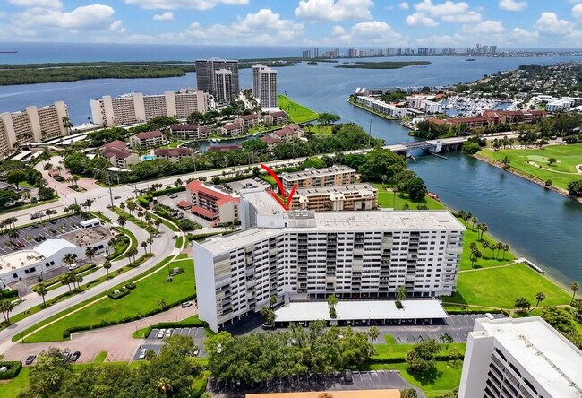 Building Photo - 336 Golfview Rd