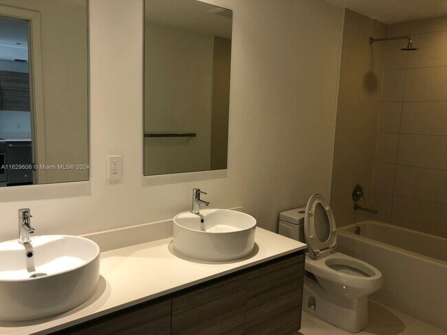 Foto del edificio - 121 NE 34th St