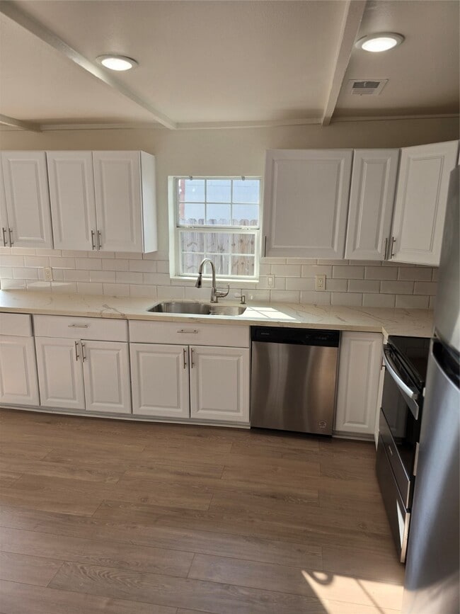 Building Photo - 505 Park Ln