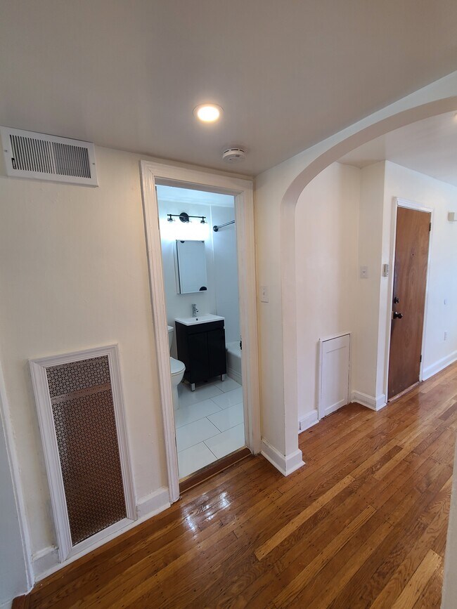Building Photo - 6325 Gardenia St