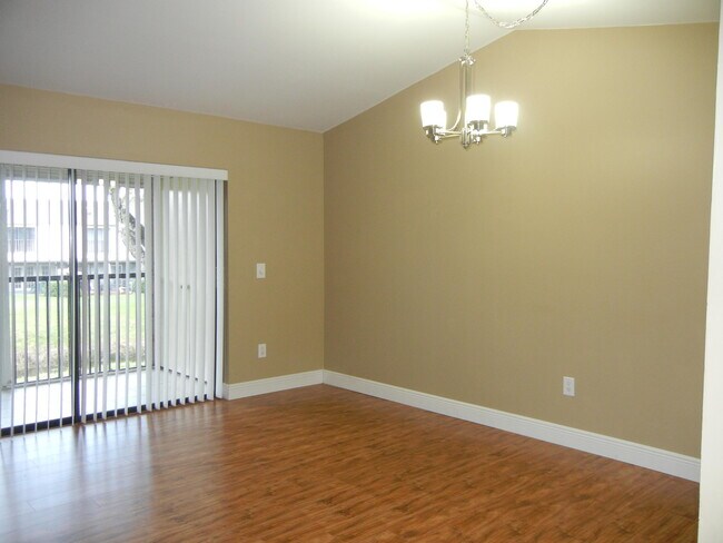 Foto del edificio - 23398 Lyons Rd
