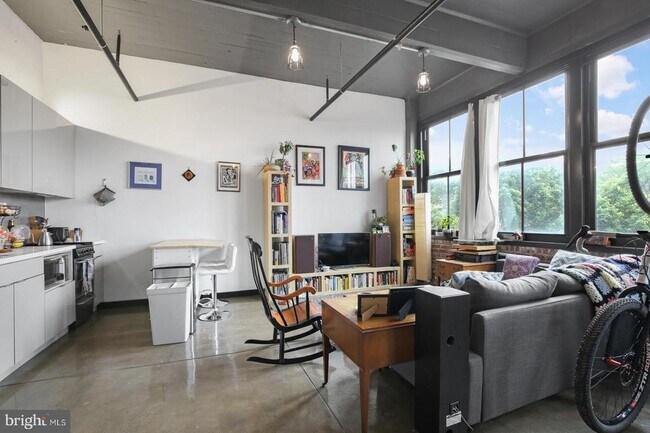 Building Photo - 1701 Tulip St