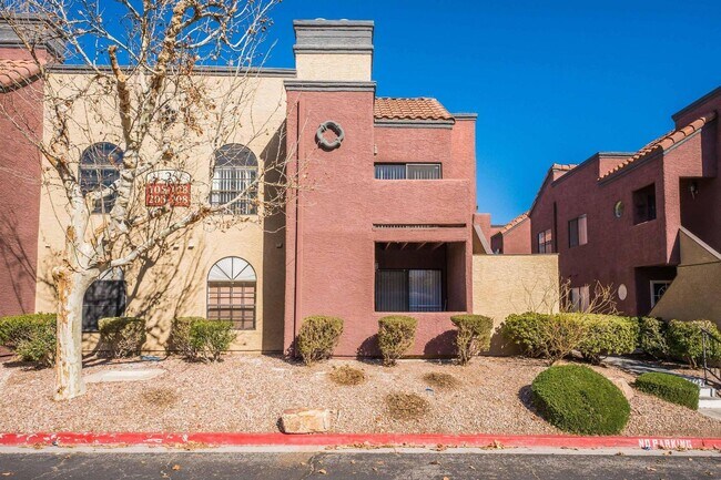 Building Photo - Beautiful 2 bed, 2 bath condo ready to mov...