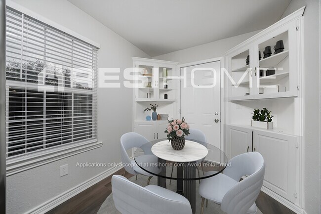 Foto del edificio - 3704 Hollyridge Court