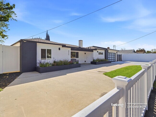 Foto del edificio - 8446 Penfield Ave