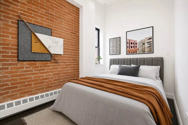 Foto del edificio - 315 E 10th St