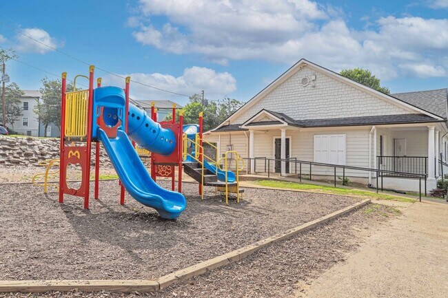 Building Photo - 2051 Flat Shoals Rd SE