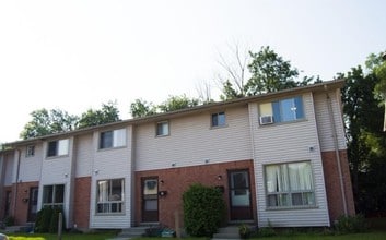 Building Photo - 355 Sandringham Cres