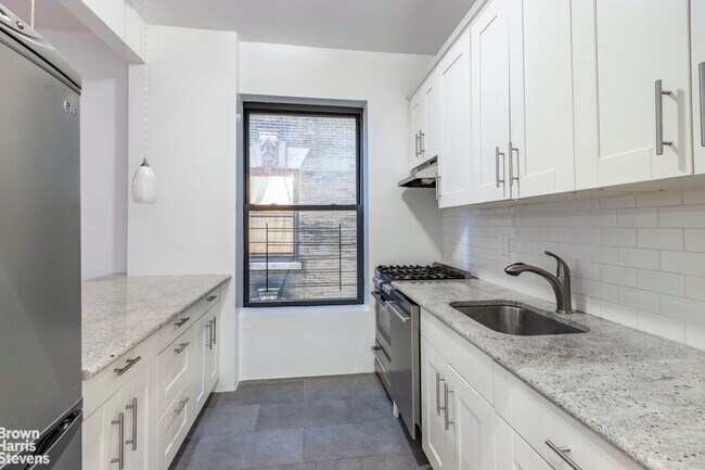 Foto del edificio - 320 W 83rd St