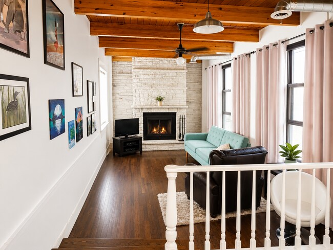 Foto del edificio - 5744 N Milwaukee Ave