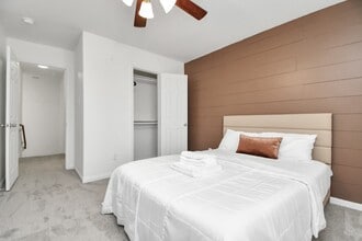 Building Photo - 6715 Plum Springs Ln