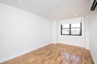 Interior Photo - 1410 Columbia