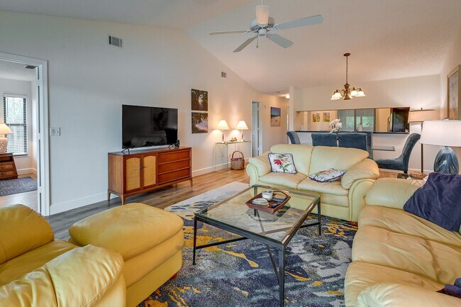 Building Photo - 5708 Deauville Cir
