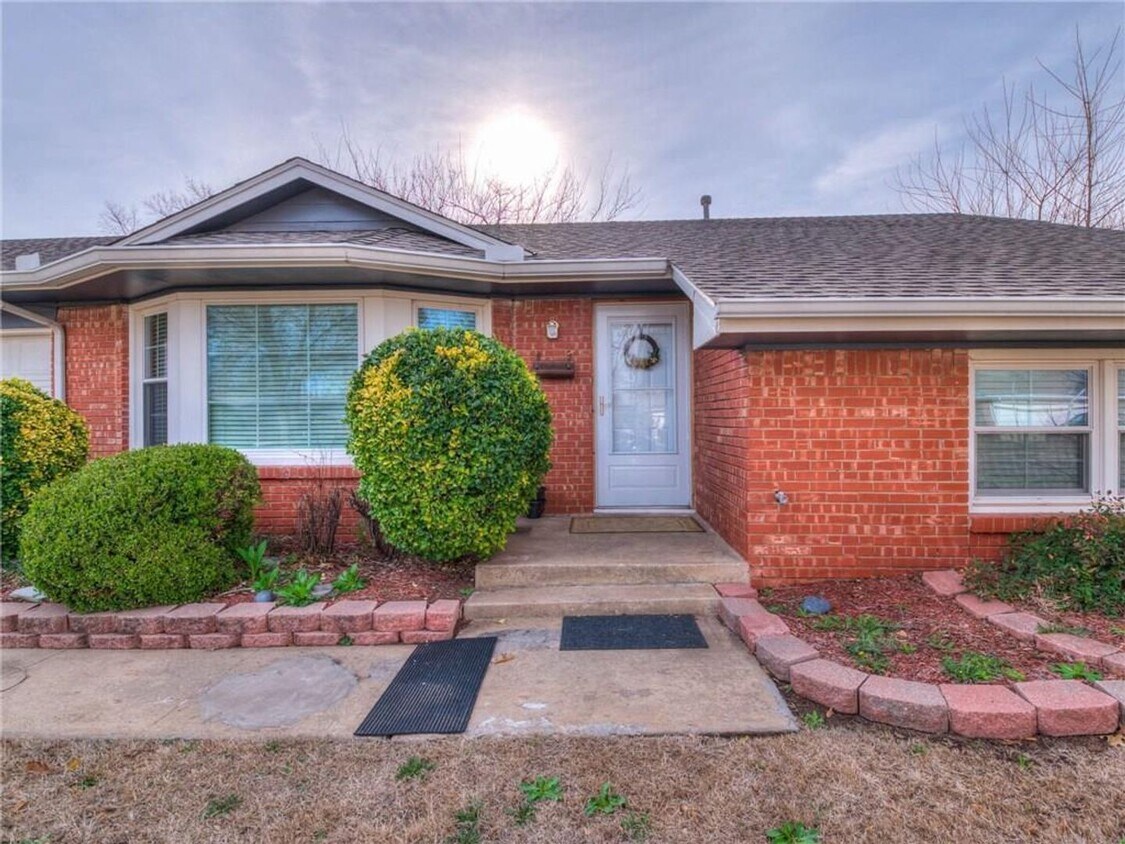 Foto principal - 6226 N Vermont Ave