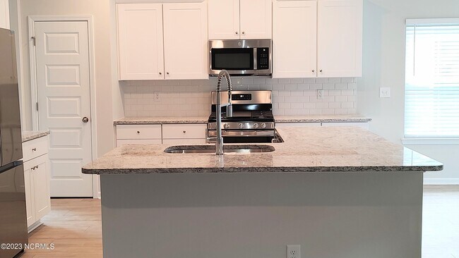 Foto del edificio - 9090 Shoreline Dr W