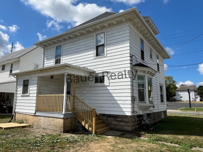 Building Photo - Large Four Bedroom Home