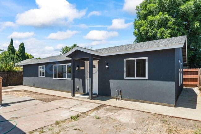 Building Photo - Unit