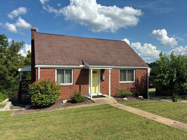 Building Photo - 211 Verdant St