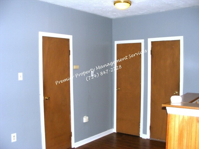 Building Photo - 699 Olive Ln